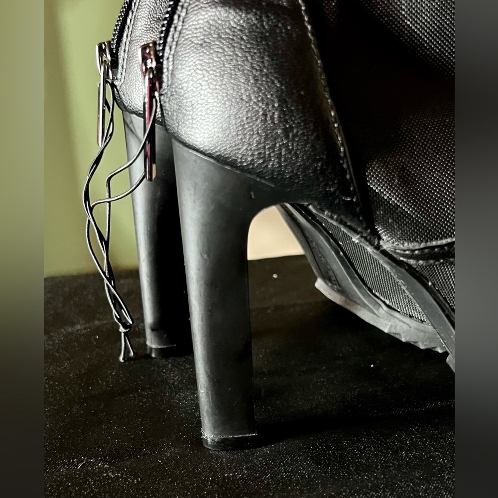NWT NWOB Karl Lagerfeld black open toe booties. 5’ heels women’s size 6. - Picture 6 of 8